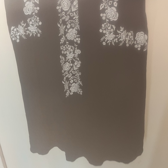 Knox Rose Black Mini Dress with White and Gold Embroidery size medium - Picture 3 of 6